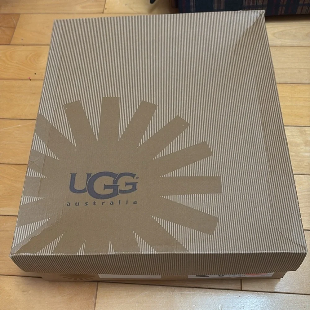 UGG AUSTRALIA “Gaviota” boots in tan